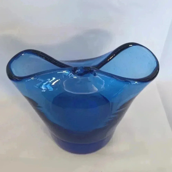 Vintage hand blown Cobalt Blue vase - Picture 2 of 3